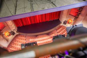 Alex Theatre, Glendale, Los Angeles: Greater Metropolitan Area: Ceiling lighting slot