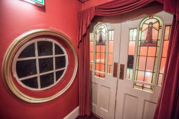 Bristol Hippodrome, United Kingdom: outside London: Grand Circle Doors and Porthole
