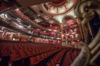 Bristol Hippodrome, United Kingdom: outside London: Auditorium from Stalls right railing
