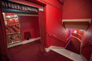 Bristol Hippodrome, United Kingdom: outside London: Stairway House Left leading to Cary Grant Bar