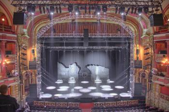 Bristol Hippodrome, United Kingdom: outside London: Auditorium looking to Stage