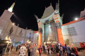 Hollywood Boulevard Entertainment District, Los Angeles: Hollywood: TCL Chinese Theatre at night