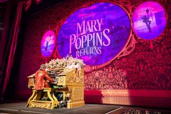 Hollywood Boulevard Entertainment District, Los Angeles: Hollywood: El Capitan Theatre: Organ pre-show for Mary Poppins Returns