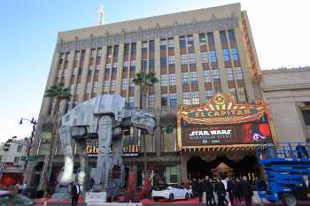 Hollywood Boulevard Entertainment District, Los Angeles: Hollywood: El Capitan Theatre: Star Wars premiere