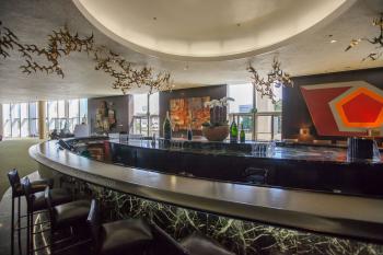 Los Angeles Music Center, Los Angeles: Downtown: Oval Lounge
