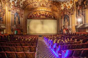 Los Angeles Theatre, Los Angeles: Downtown: Orchestra Aisle Lighting