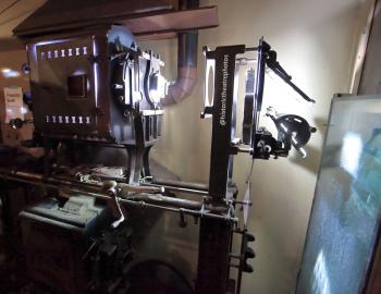 Los Angeles Theatre, Los Angeles: Downtown: Brenkert F7 Master Brenograph from side