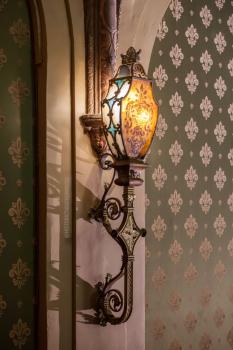 Orpheum Theatre, Los Angeles, Los Angeles: Downtown: Balcony wall sconce