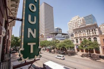 Paramount Theatre, Austin, Texas: Vertical Sign overlooking Congress Avenue