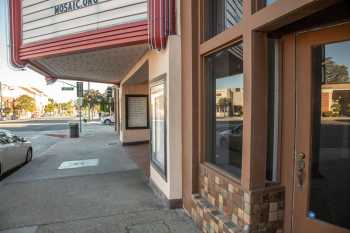 Rialto Theatre, South Pasadena, Los Angeles: Greater Metropolitan Area: Store Exterior on Sidewalk