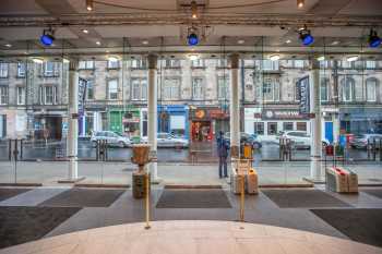 Royal Lyceum Theatre Edinburgh, United Kingdom: outside London: Lobby looking to street