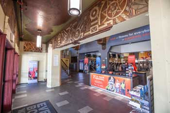 Warner Theatre, Huntington Park, Los Angeles: Greater Metropolitan Area: Lobby From Vestibule